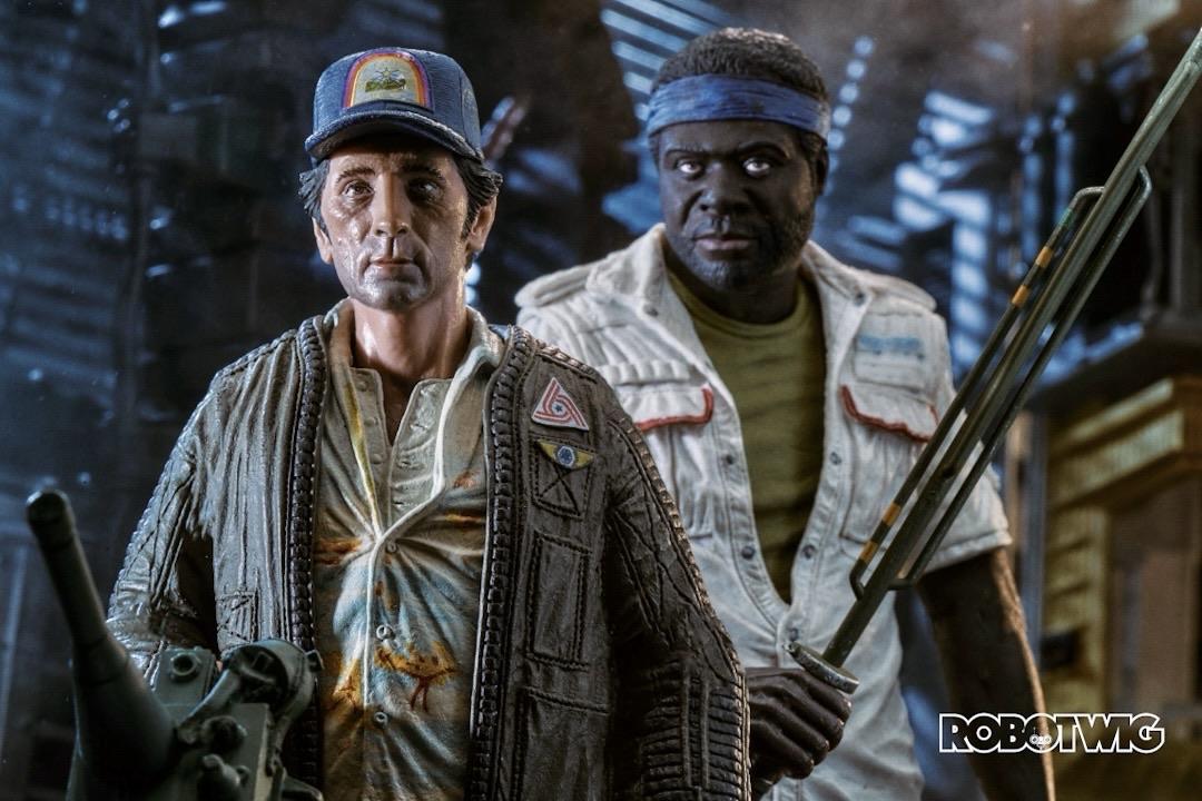 Brett and Parker walk the engine rooms of the Nostromo looking for the escaped chestburster