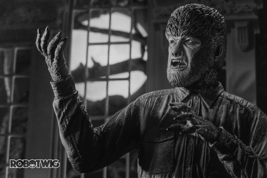 Larry talbot turns into a werewolf under a full moon