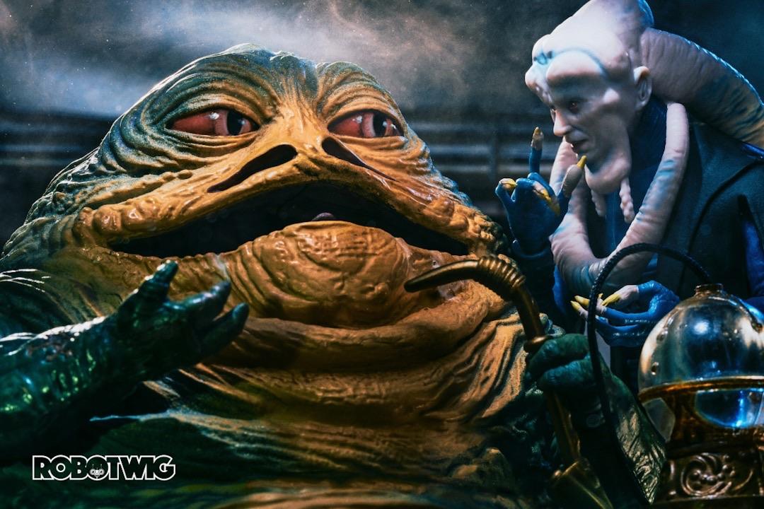 Bib Fortuna talks to Jabba in his palace