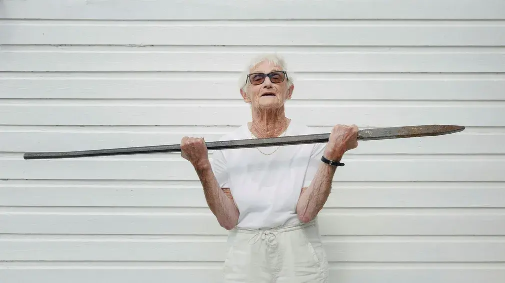 Kickan Bergman doing a bicep curl