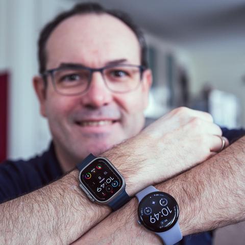 Ich mit Apple Watch Ultra und Google Pixel Watch 4