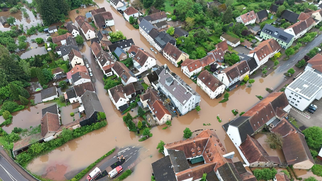 Luftbild des überfluteten Ortseingangs von Kirkel-Limbach
