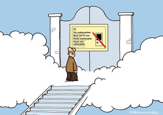 Ein Mann steigt eine Treppe durch die Wolken zum Himmelstor hinauf. Vor dem großen Tor hängt ein mehrsprachiges Hinweisschild wie oft an Zugtüren mit der Aufschrift: „Tür unbenutzbar. Bitte benutzen Sie die anderen Türen.“ Der Mann bleibt irritiert davor stehen.