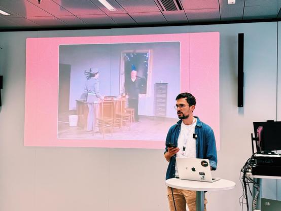 A photo showing Ivan Minutillo of Bonfire Networks speaking on a podium in front of a slide