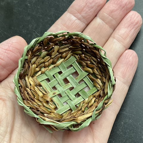 Little basket on hand