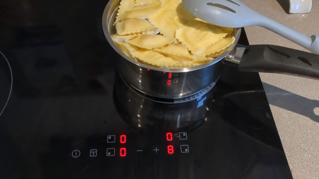 saucepan now full of ravioli and display reading 0, 0, 0, 8. tapping "-" three times: the first tap dims the zeros, the second and third take the 8 down to 6