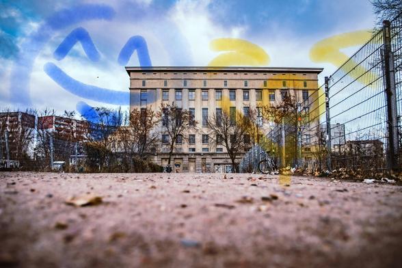 A picture of Berghain with stick drawings of Daniel and Lisa partying in the foreground 