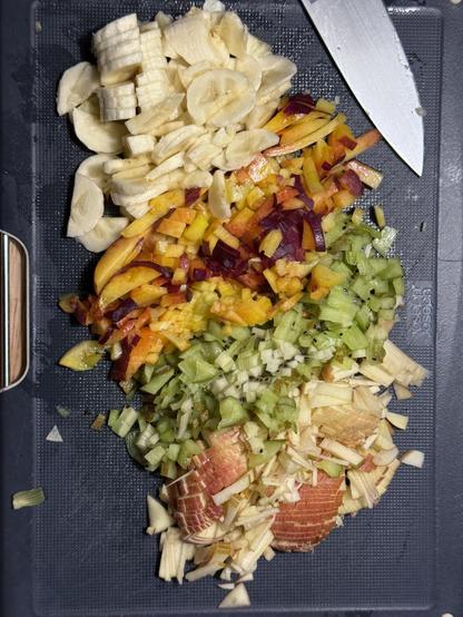 A colorful fruit salad 