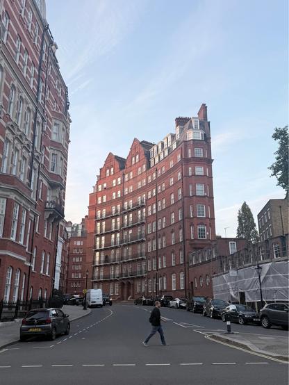 A very nice curved building 