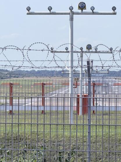 The PAPI lights and runway at Habmurg airport 