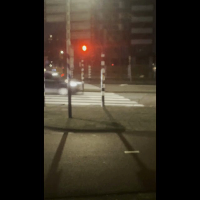 Filmpje in 2 gedeeltes (nacht en dag) van hetzelfde gebouw in Rotterdam. Naast de Maas staat een rond gebouw dat als je er langs loopt het uitzicht over de Maas (en dat is een tof uitzicht) langzaam aan je onthult. 