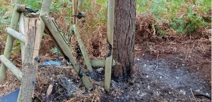 [Photos] Jumièges. "Pour moi, c'est un acte contre la chasse" : Un mirador victime d'un incendie dans la forêt