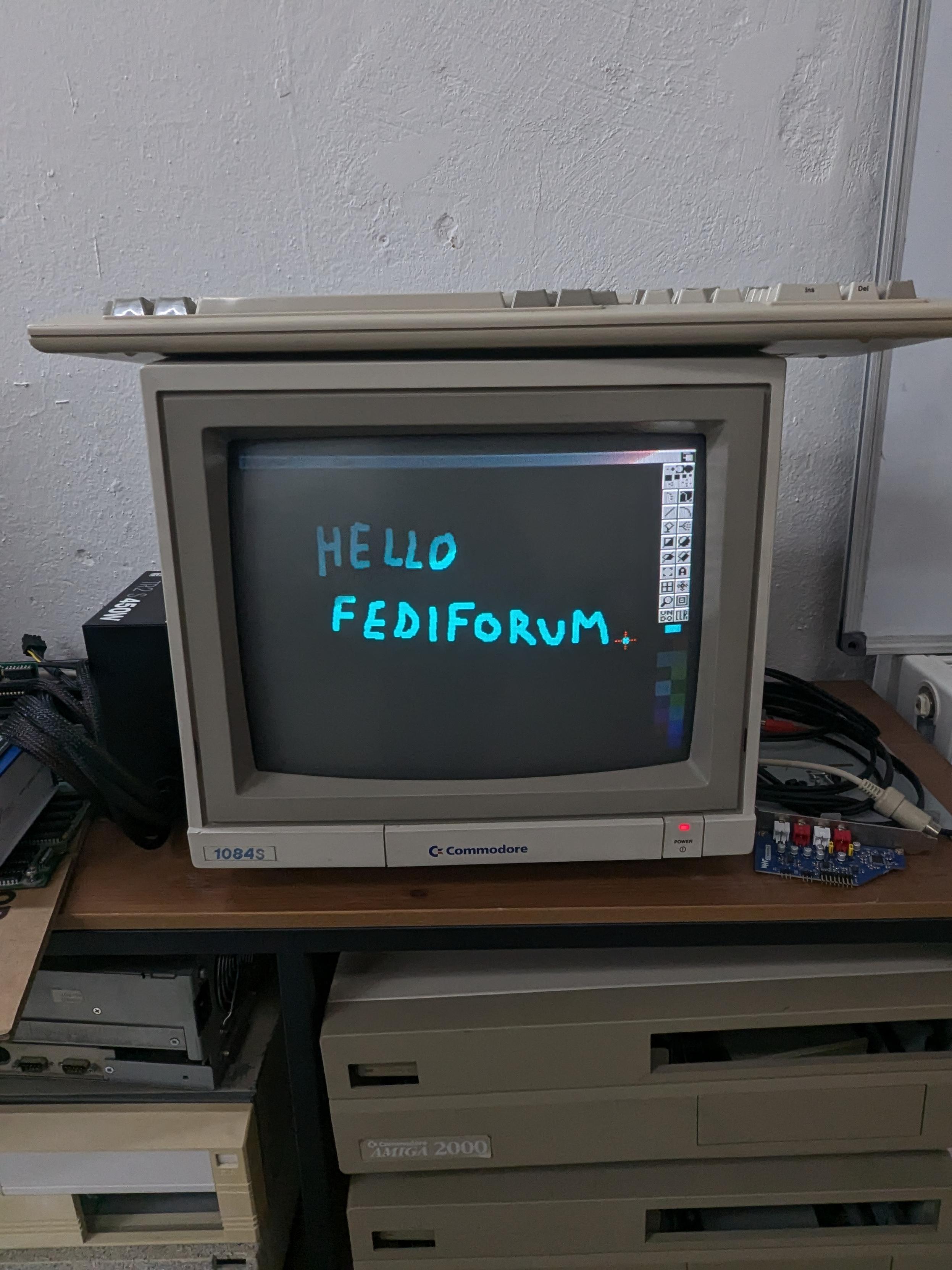 An ZZ900 that says hello fediforum on the screen An ZZ900 that says hello fediforum on the screen