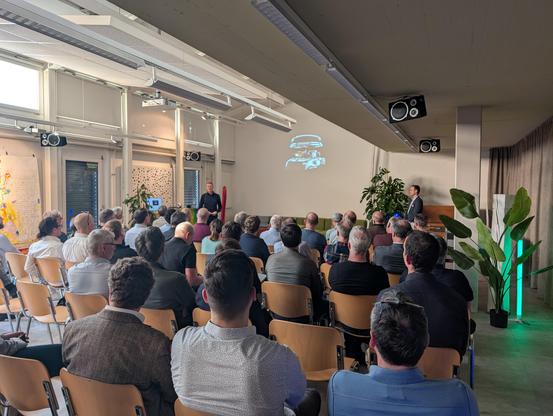 Momentaufname von einer Präsentation beim Embedded Software Meetup Zürich bei Super Computing Systems AG.