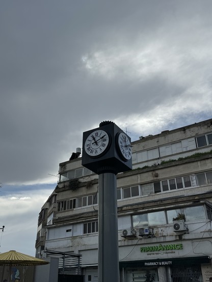 מגדל השעון בכיכר
