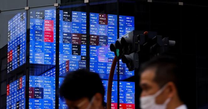 午前の日経平均は反落、米株安と円高を嫌気　一時800円超安 | ロイター