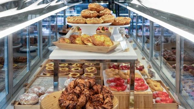 Paris Baguette cafes opening in Indiana with cakes, quiches and lattes