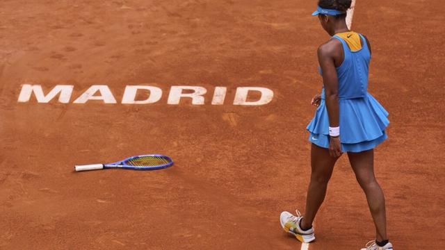 Osaka’s clay-court season starts with a loss in 1st round of Madrid Open