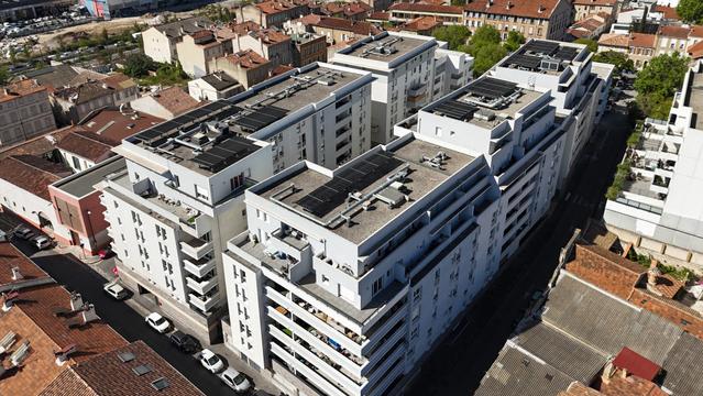 À la résidence privée "Village Méditerranée" à Marseille les locataires déclarent la guerre au syndic