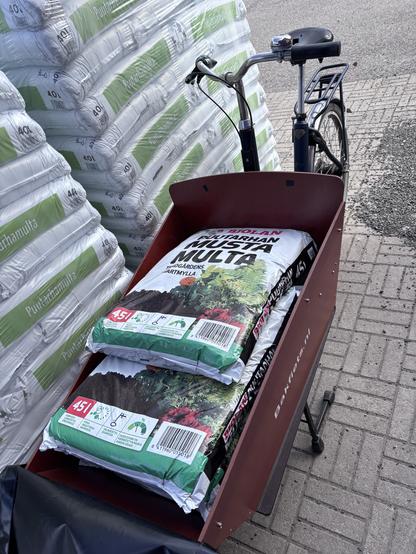 multasäkkejä laatikkopyörän laatikossa