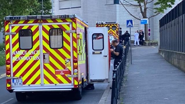« Un mec bien » : à Courbevoie, le collège des Renardières sous le choc après la chute mortelle du chef d’établissement