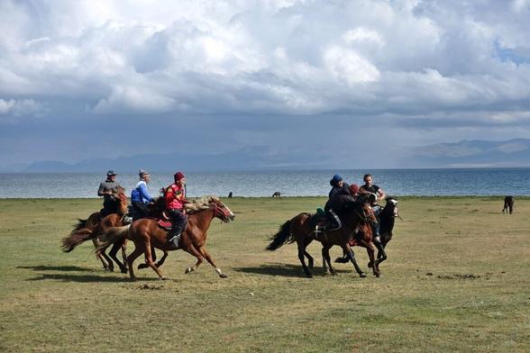 The powerful game of Kok-Burro at the shores of Lake Son-Kul. What an incredible skill and horsemanship of the Kyrgyz people. One can only be in awe of the raw force in animal, human and the surrounding nature. 

#Kyrgysztan #horses #landscape #sport #silkroad #overland #travel #travelphotography #photography #landscapephotographgy #solotravel #solofemaletravel