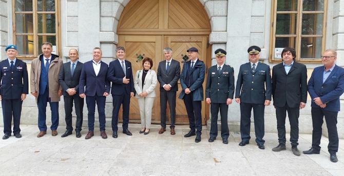 Army joins forces with municipality, energy company, road firm to install solar panels in Slovenia