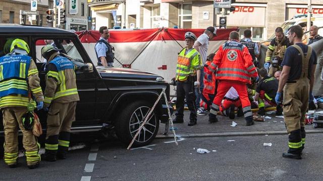 Eine Tote, 7 Verletzte in Stuttgart: Unfallfahrer ist Selfmade-Millionär | Regional