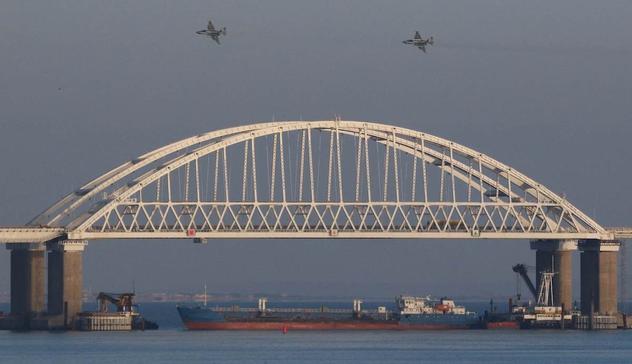 russia blocks sea of Azov