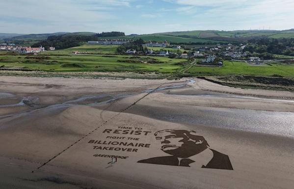 Bild von Donald Trump im Sand