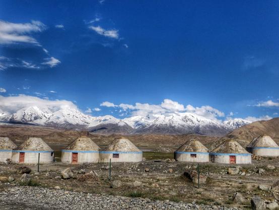 The beginning of the Karakoram Highway in West China. How beautiful and at the same time unexpected. 

#china #karakoramhighway #silkraod #detour #travel #overland #solotravel #solofemaletravel #travelphotography #landscapephotography #nature #mountains