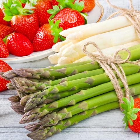 Lecker Spargel mit süßen Erdbeeren