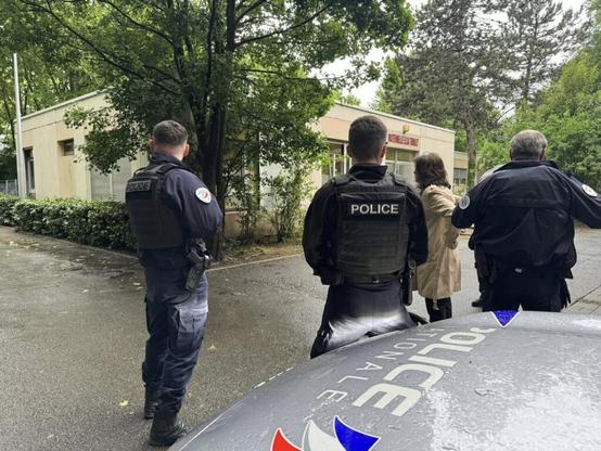 Près de Grenoble. Pourquoi plusieurs policiers étaient présents devant ce lycée ?