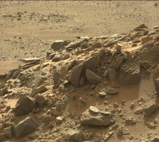 Rover: Curiosity

Earth date: 2015-04-18

Sol: 959