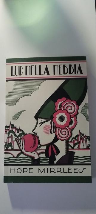 Hope Mirrlees, Lud nella nebbia, cliquot