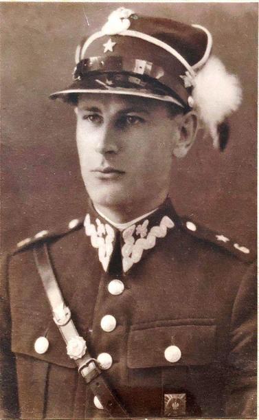 A portrait photo of a man in Polish army uniform.