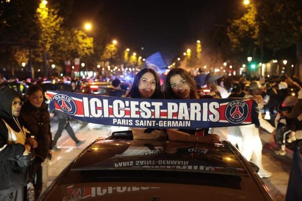 Supporters du PSG percutés par une voiture sur les Champs-Élysées à Paris : le conducteur interpellé