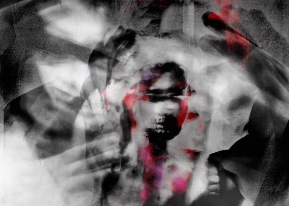 Black and white photograph with red watercolor-like tones created by multiple exposures. Landscape format, motion-blurred self-portrait (head, part of the upper body, raised arms). A person, head turned to the right, arms moving around the head. Some red color accents are added to the head through double exposure with anemone blossoms. In the left background, an enlarged face and hands of the same person in a protective gesture around the person in the foreground. Overall impression: gentle, with a touch of warmth due to the red colors and the unity of the two shadowy figures.