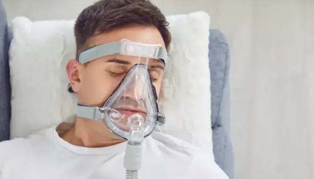 Le CHU de Toulouse se lance dans une thérapie innovante pour le traitement de l’apnée du sommeil. © Studio Romantic/Shutterstock
