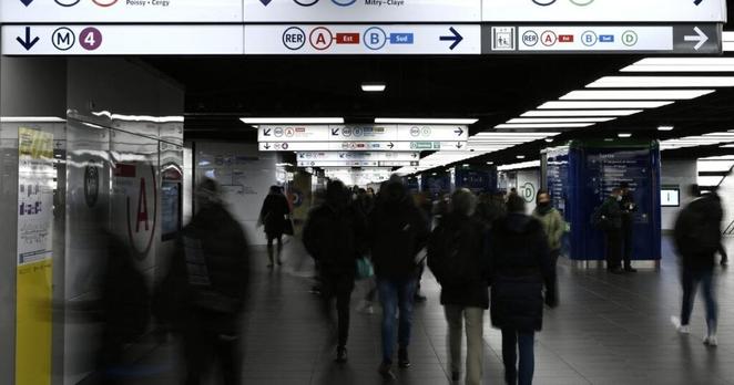 un homme frappe au ventre une agente de la RATP, et en agresse violemment une seconde