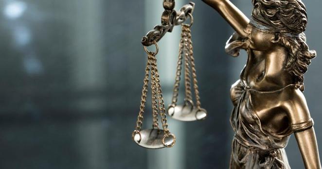 un suspect en détention provisoire pour le meurtre d'un homme qui s'opposait à un vol de vélo