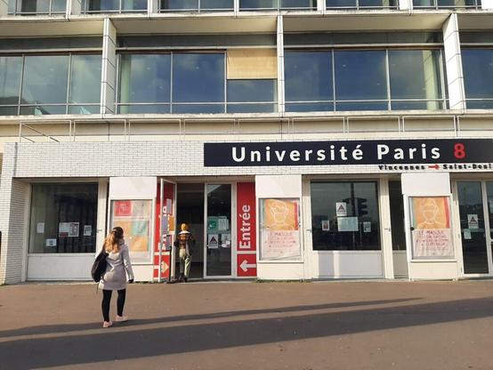 expulsés de l'hôpital Delafontaine, des mères et leurs bébés occupent l'université Paris 8