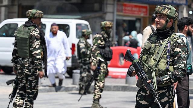 Na aanslag Kashmir wordt roep in India en Pakistan luider om wraak te nemen op elkaar: 'Zou best oorlog kunnen worden'