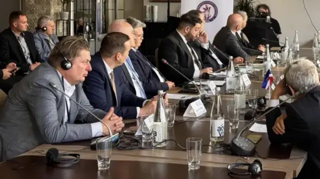 Rechtsextreme AfD-Verbündete wollen in der Ukraine einmarschieren