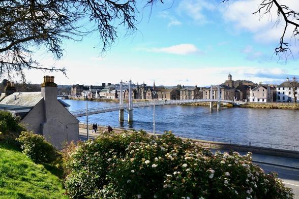 Scottish Highlands travel offers a mix of history and modernity