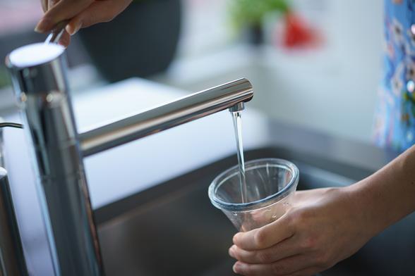 Wij leveren lekker en betrouwbaar drinkwater in het zuidwesten van Zuid-Holland, Zeeland en op de Brabantse Wal. Duurzaam en van hoge kwaliteit. Wij leveren lekker en betrouwbaar drinkwater in het zuidwesten van Zuid-Holland, Zeeland en op de Brabantse Wal. Duurzaam en van hoge kwaliteit.