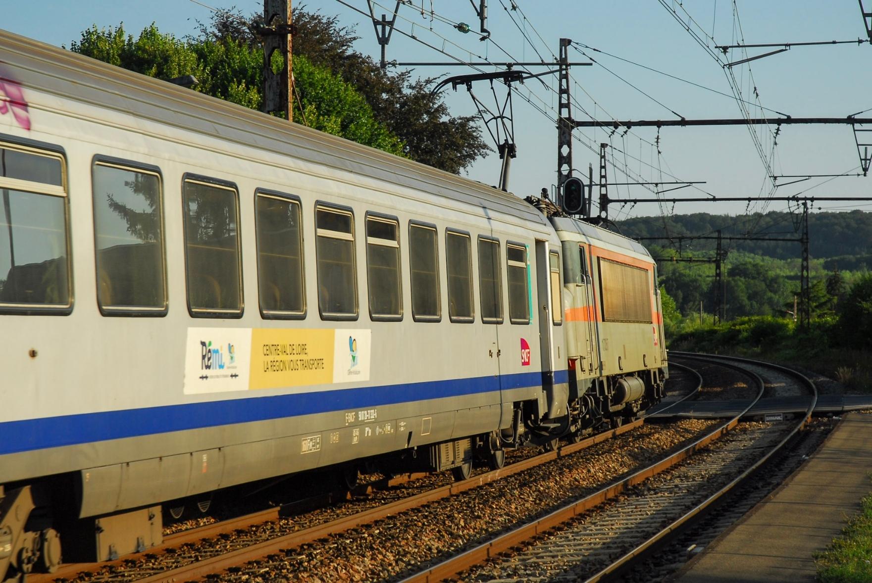 Going away shot of the loco and a Corail after they passed the photographer
