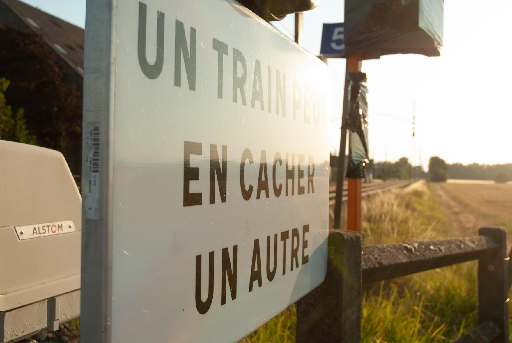 The usual "Un train peut en cacher un autre" sign of a French level crossing