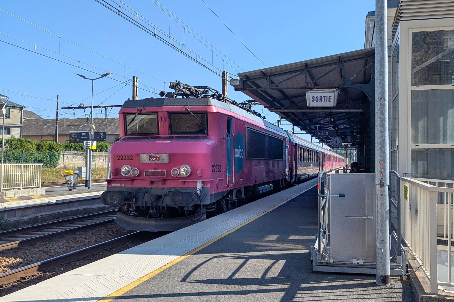 Ouigo train classique with a Nez Cassé in Nogent station. Not my train, sadly.