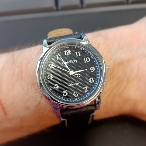 Backwards running watch showing the time as 09:04